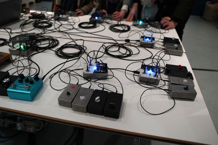 Atelier Kraken, Photo : © MNEMOTECHNIC & POING - Algues Verte · OpenAgenda