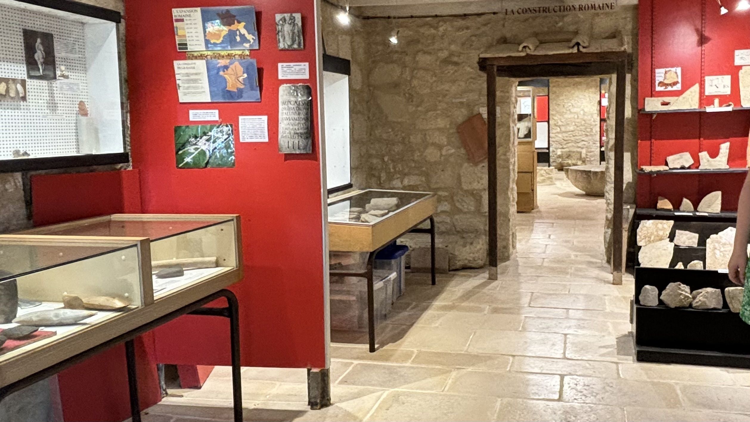 Trésors d'histoire : plongez dans les collections du conservatoire de ce village fleuri !