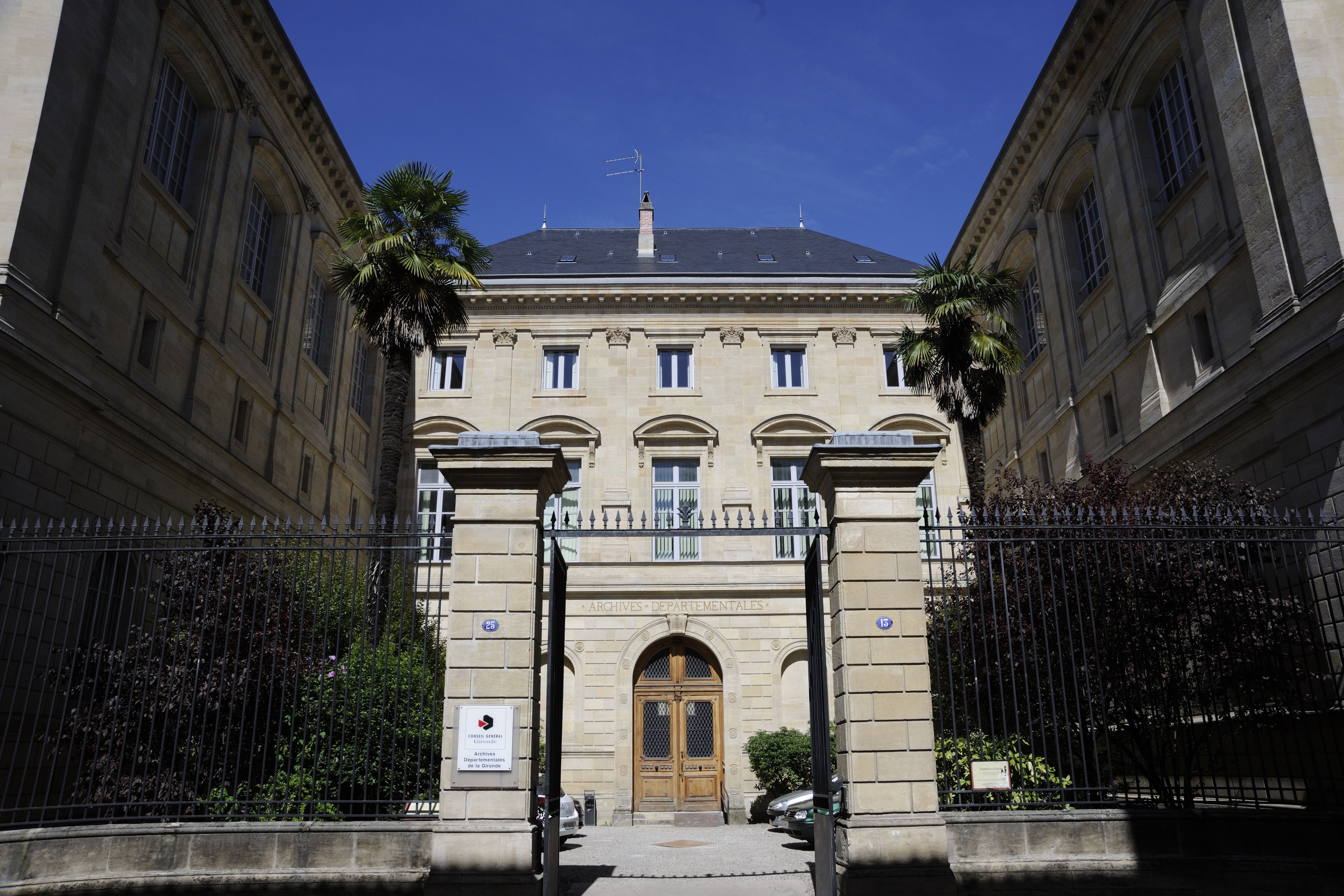 Visite guidée : « Un monument historique dédié à la conservation d'archives »