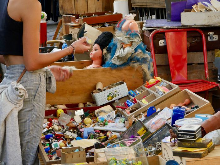 Le vide-greniers bordelais sur le parvis des frères Pouyanne