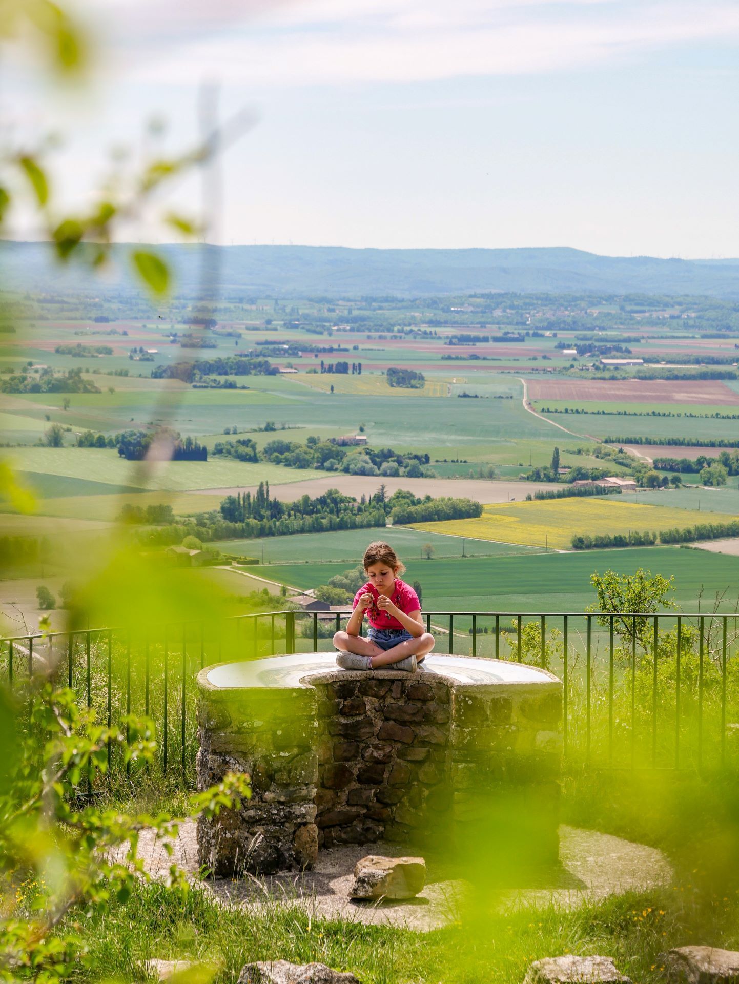 Lecture guidée du village de Roynac depuis la table d'orientation