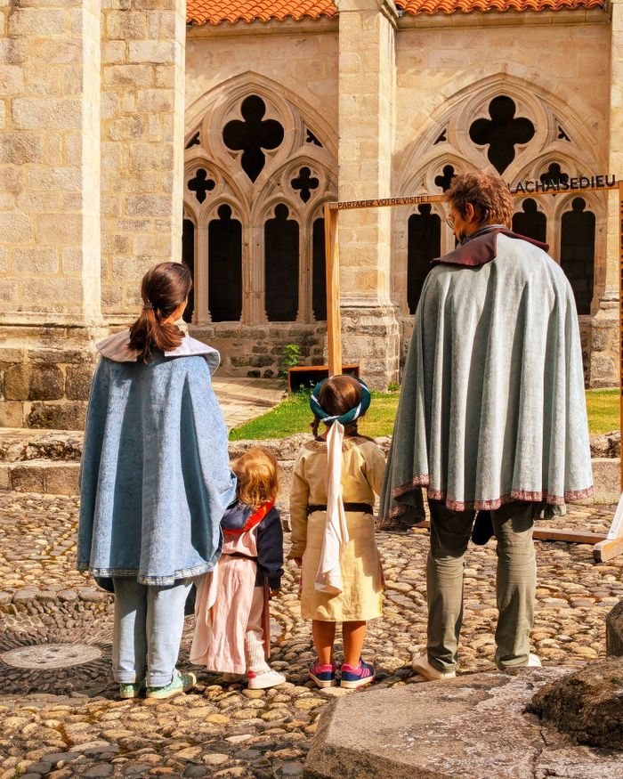 Visite libre de l'abbaye et jeux en accès libre dans le cloître