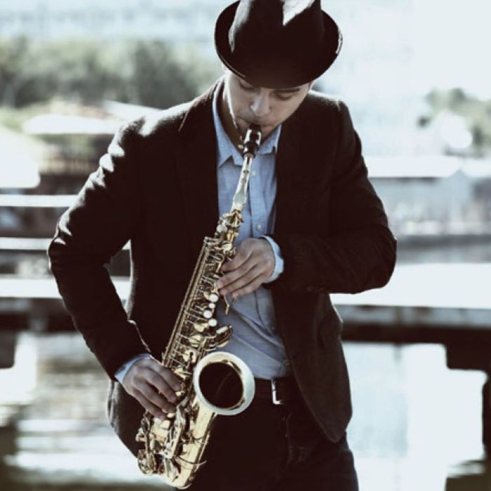 Venez savourer un excellent moment de partage musical en compagnie des talentueux musiciens du Swing 92 Project : Laurent Rives et Olivier Teboul (Guitares), Aurélien Guyot (Violon), Nicolas Fixy...