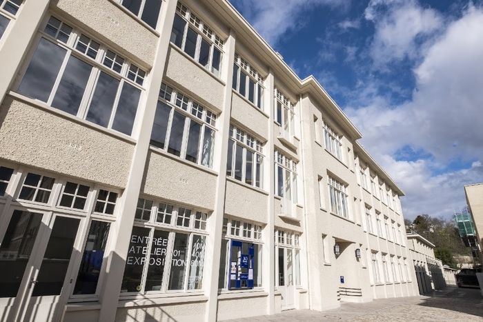 Cette visite invite le public à redécouvrir le bâtiment historique de Michel Roux-Spitz et d’autres projets d’architecture sonore emblématiques. Le parcours propose notamment une visite guidée du en…