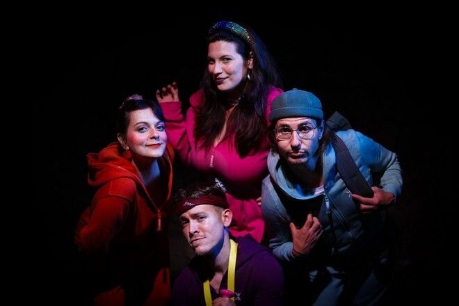 Mercredi 24 février à 20h30 - Une satire musicale et décalée de nos vies hyperconnectées, entre émotions brutes et absurdité numérique.