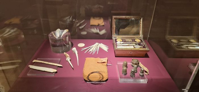Visites guidées de l’exposition « L’aiguille et la peau » - Aux origines de la mode