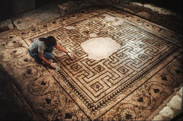 Trésors arlésiens cachés, des mosaïques conservées sur sites...