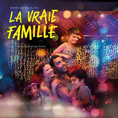 Sincère, émouvant, provoquant parfois les larmes, La Vraie Famille est plus proche du mélodrame que de la classique comédie dramatique.