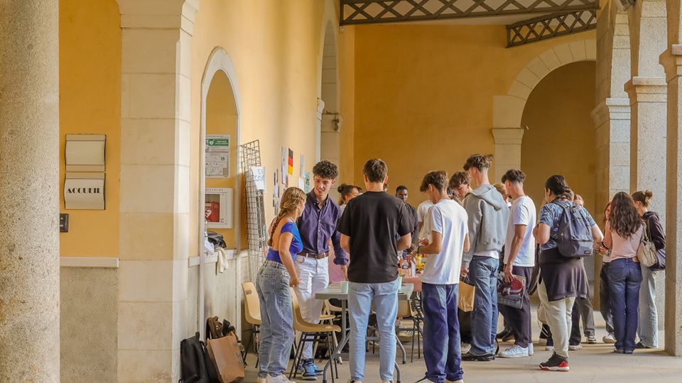 Un temps d’accueil informatif et festif pour souhaiter la bienvenue aux nouveaux étudiantes et étudiants et leur faire découvrir leur campus.