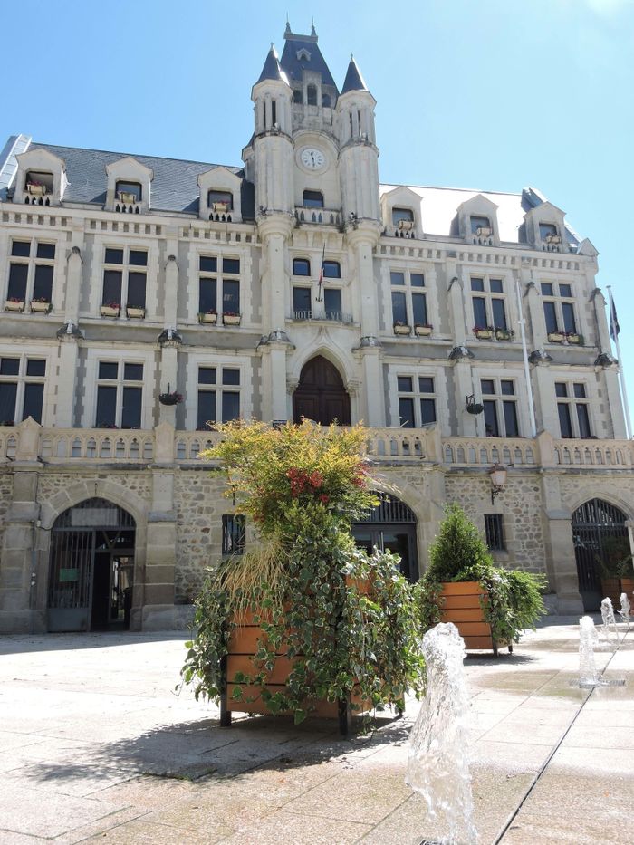 Visite de la mairie de Saint-Galmier.