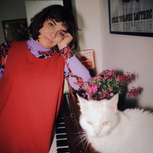 Une “rétropop pour foules sentimentales”, c’est ainsi que Pauline Orta définit son style, fait de mélodies addictives, de rimes ciselées et de claviers vintage, dans le sillage d’un Vincent Delerm ...
