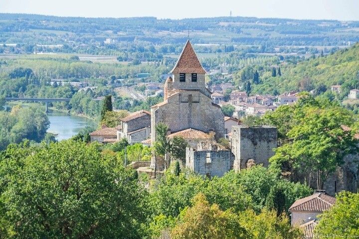 Discover the lovely village of Clermont-Dessous!