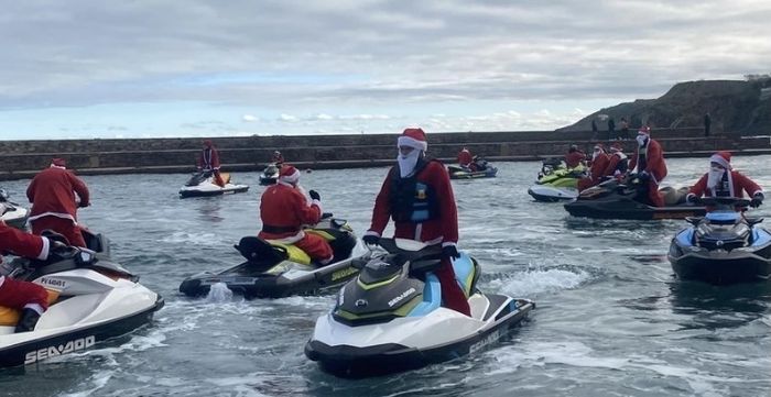 Sortie des Pères Noël en jet ski
