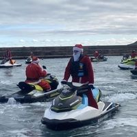 Sortie des Pères Noël en jet ski