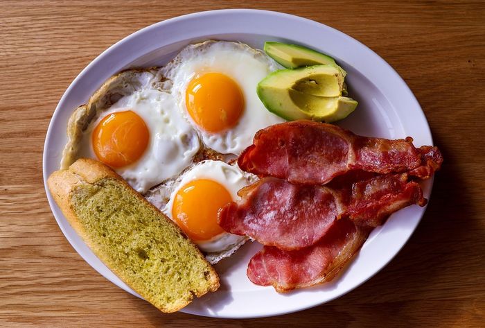 Brunch dominical au Bateau Livre