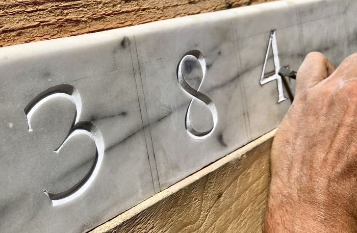 Atelier démonstration calligraphie et gravure sur pierre