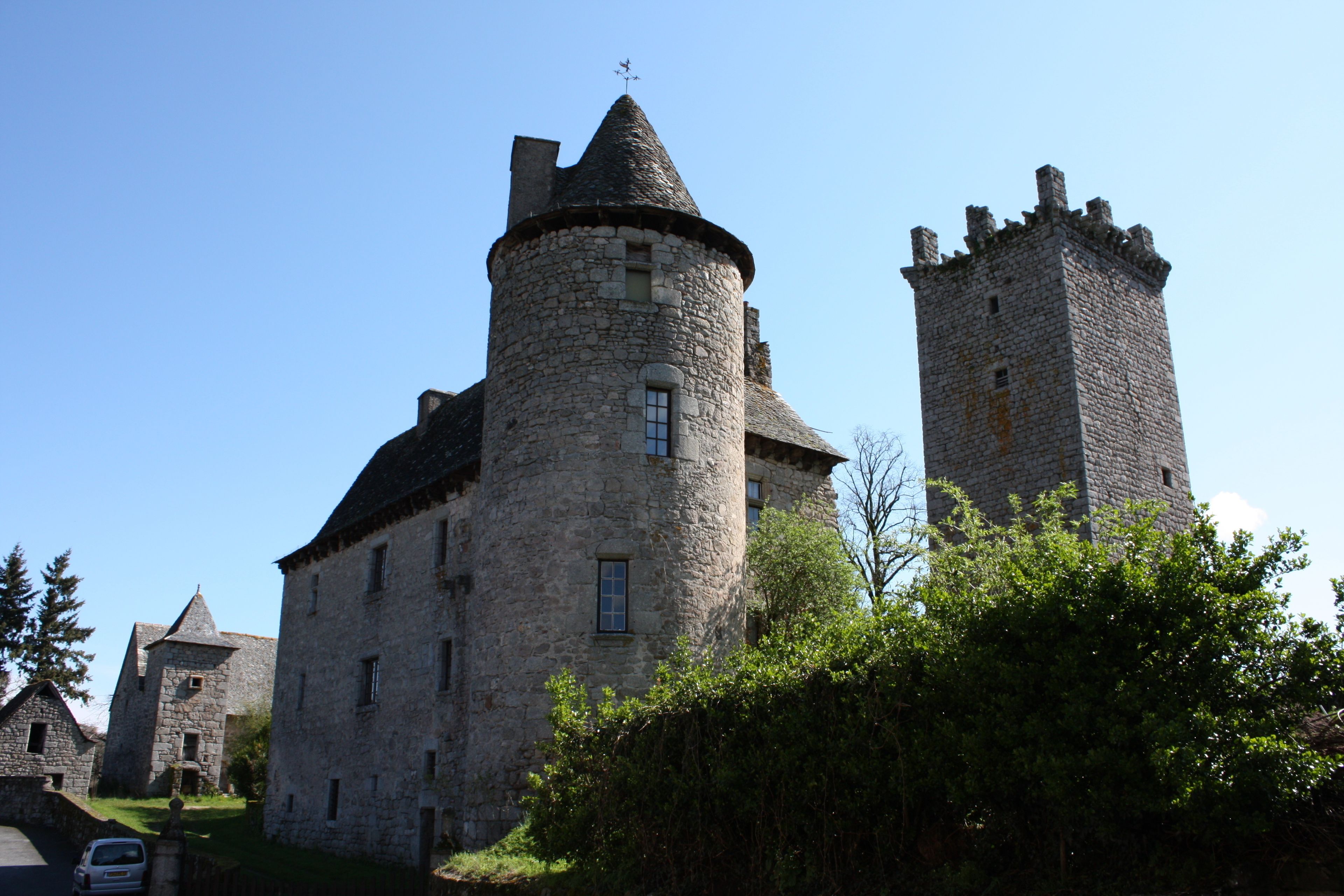 Balade libre à Sénergues : étape 1 à la tour du château