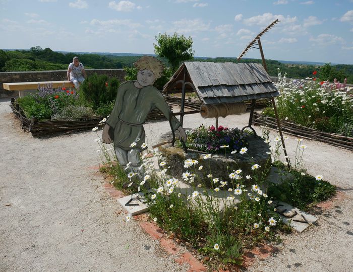 Découverte d'un jardin d'inspiration médiévale au pied du donjon de Chaumont
