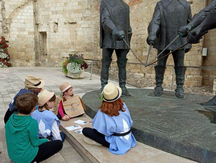 «Musketeers on mission»: A playful journey in the universe of Alexandre Dumas