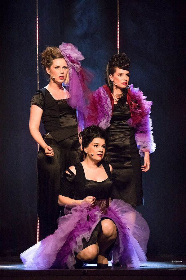 Drôle, émouvant, tourbillonnant ! Un divertissement vocal de haute-voltige. Les Divalala osent tout !