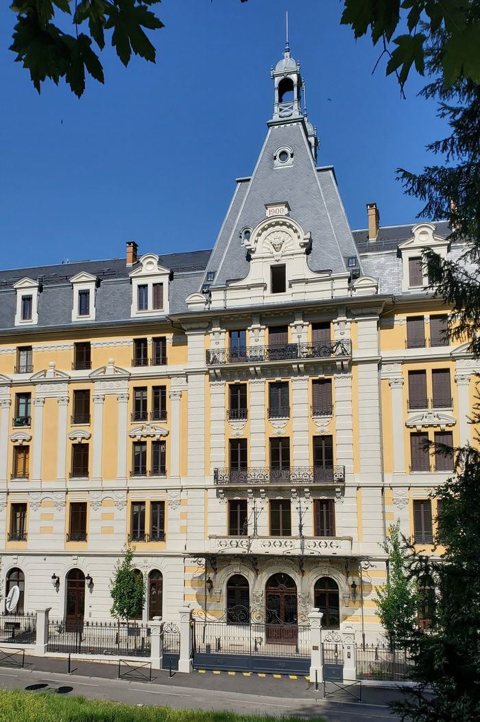 The former palace 1900 " Regina Grand Hotel Bernascon"