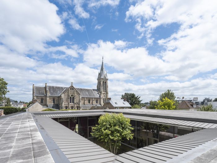 Le Conseil d’Architecture, d’Urbanisme et de l’Environnement (CAUE) des Yvelines et le service du Patrimoine vous proposent, en partenariat avec les CAUE d’Ile-de-France, un voyage d’architecture « «…