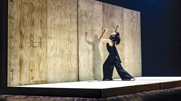 TROIS CÉLÈBRES DANSEUSES DU TANZTHEATER WUPPERTAL AU SERVICE D’UN CHEF-D’OEUVRE FONDATEUR.