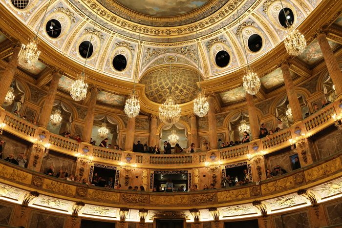 L’Opéra Royal du Château de Versailles vous ouvre ses portes pour une visite exceptionnelle où la jeunesse inspire, crée et réinvente la scène !