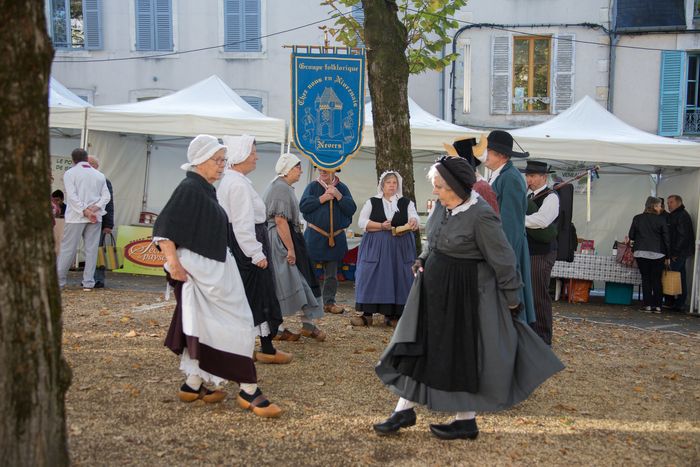 Les animations du marché de Noël / Danse folklorique