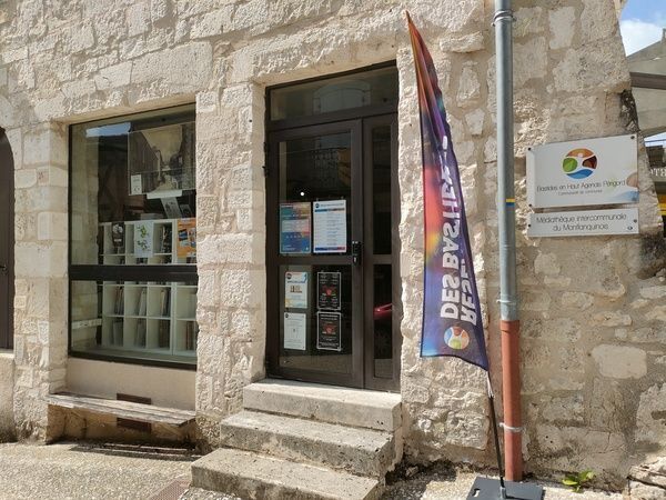 Une collection de cartes postales à la médiathèque de Monflanquin