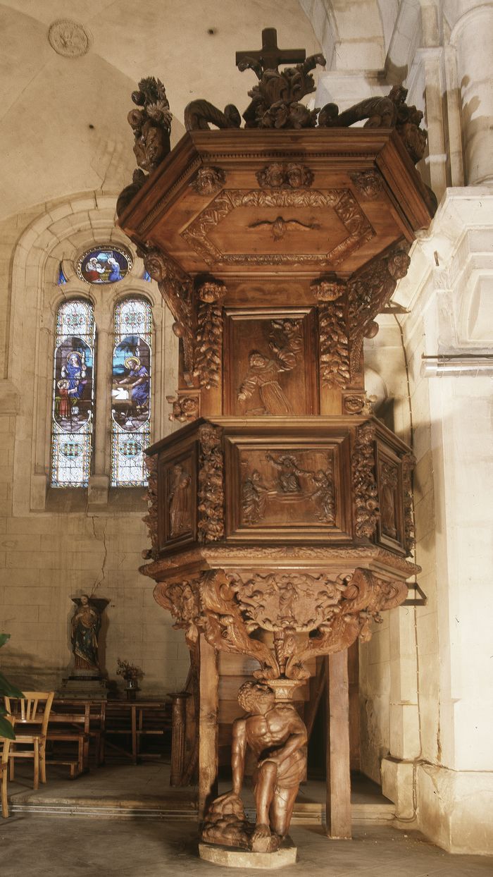 Venez découvrir l'église Saint-Siméon-le-Stylite et sa chaire à prêcher