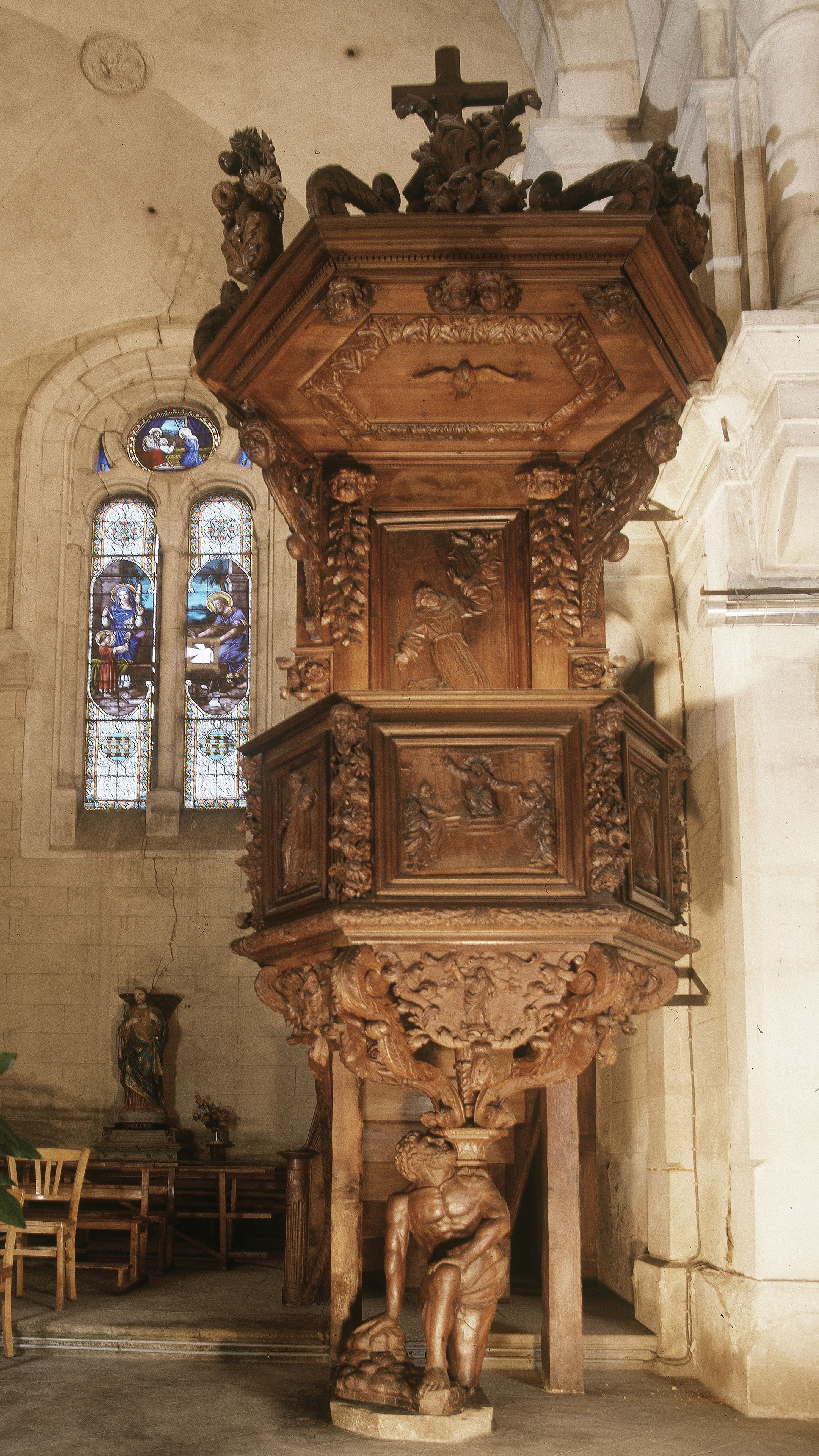 Venez découvrir l'église Saint-Siméon-le-Stylite et sa chaire à prêcher
