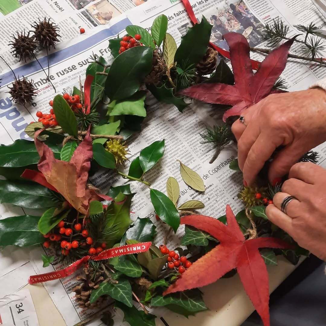 Atelier de fabrication de couronnes de l’avent et de décorations de Noël