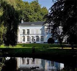 Outre la visite libre du parc et jardin et extérieur du Manoir : Initiation à la Sylvothérapie avec des arbres bicentenaires