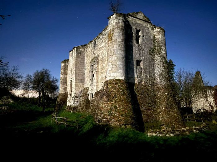 Bienvenue à la maison forte de Montfaucon