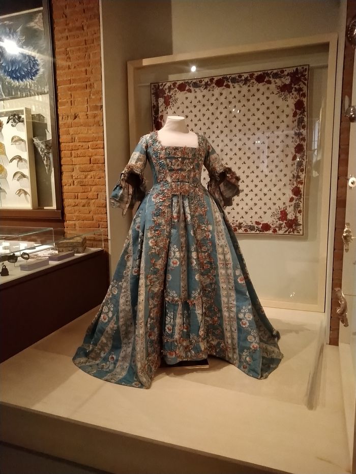 Mon précieux…La robe à la française, XVIIIe siècle
