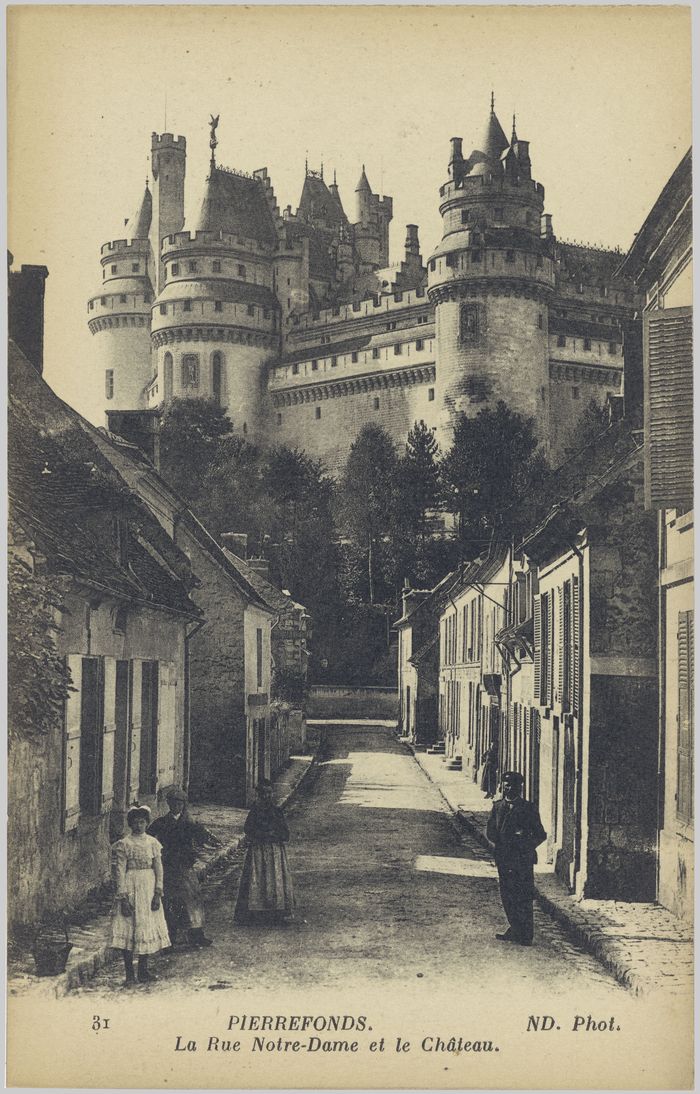 La carte postale au regard des monuments [titre provisoire]