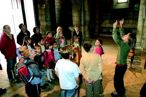 Les Guides en Herbe font visiter l'église Saint-Etienne