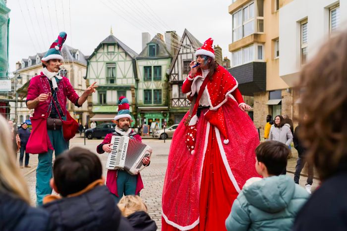 Spectacle-déambulation "Mère Noël et ses lutins"