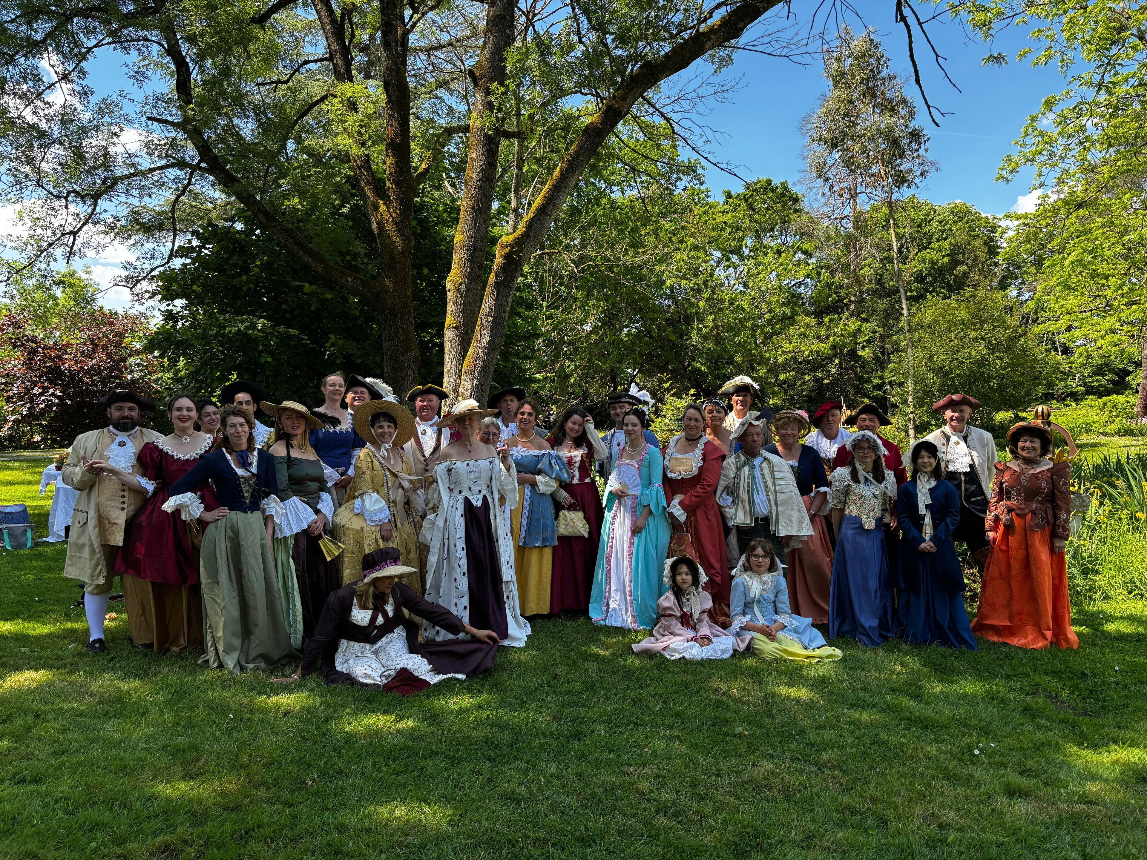 Déambulation d'une troupe costumée