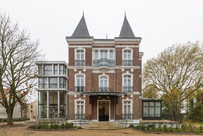 Visite de la réabilitation d'un château du XIXᵉ siècle en résidence pour séniors