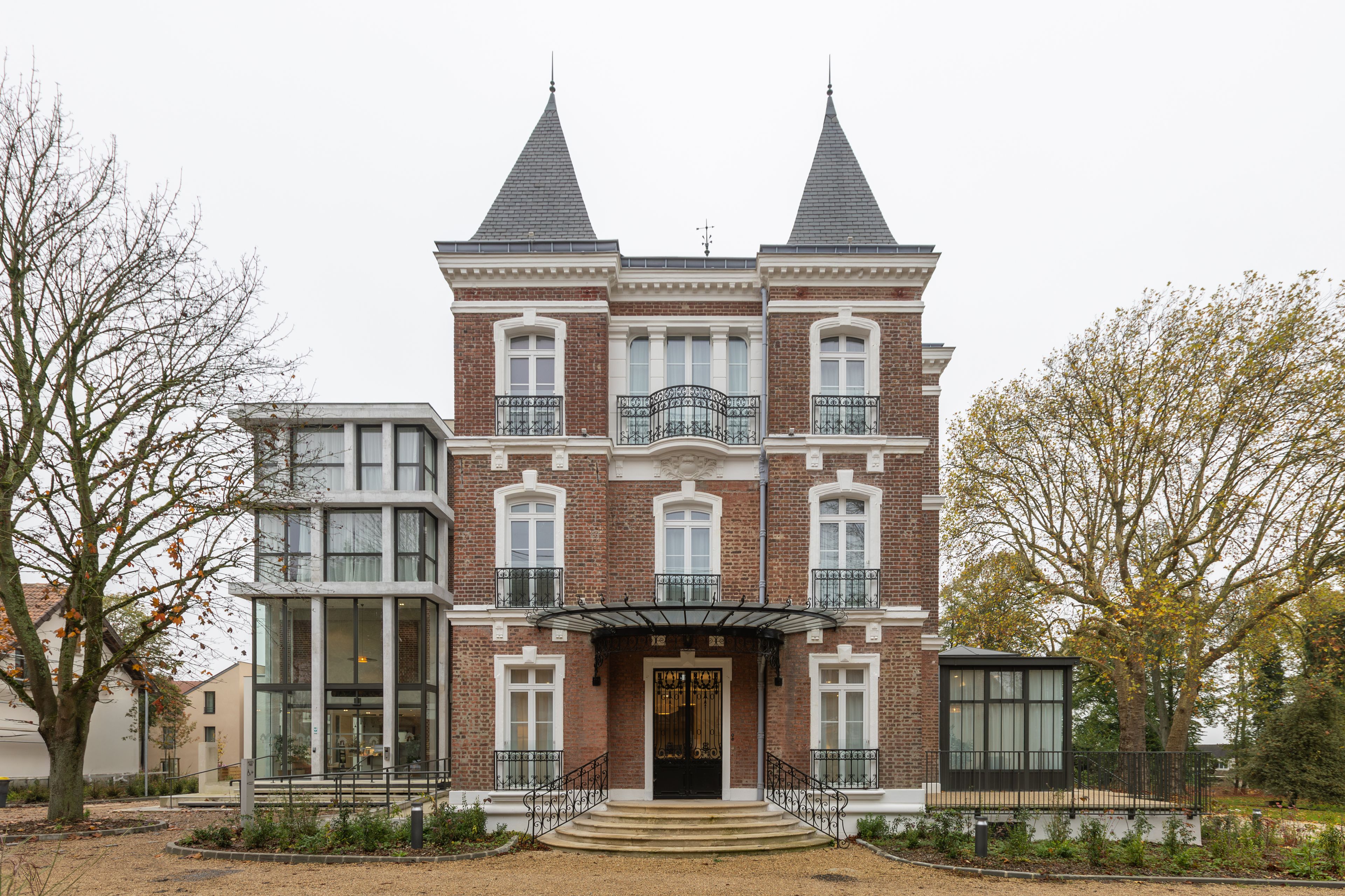 Visite de la réabilitation d'un château du XIXᵉ siècle en résidence pour séniors