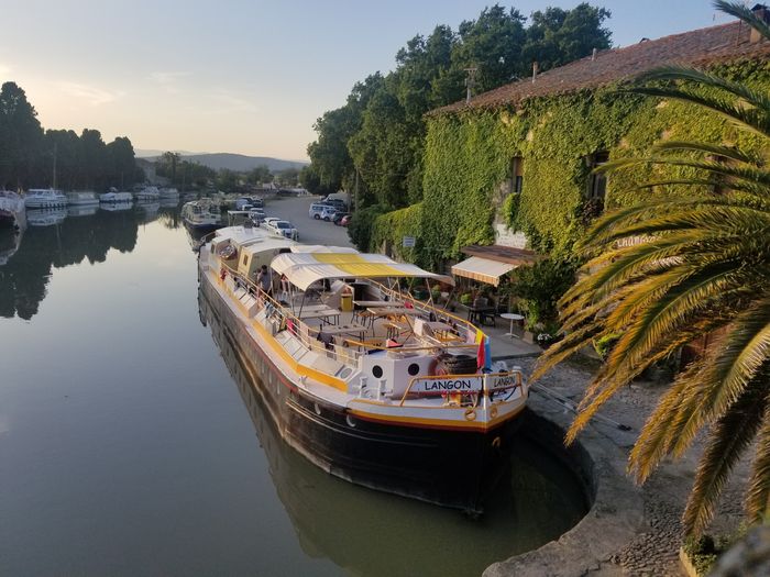 Péniche navigante EF établissement Flottant