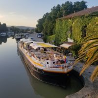 Péniche navigante EF établissement Flottant