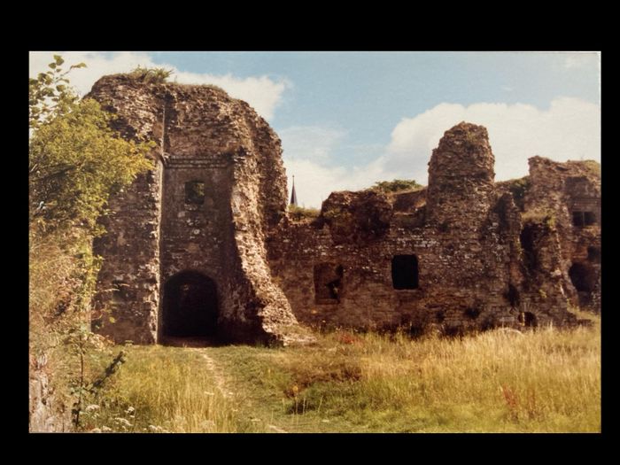 Plongez-vous dans la visite d’un château médiéval