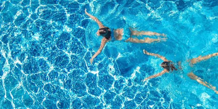 Se baigner à la piscine