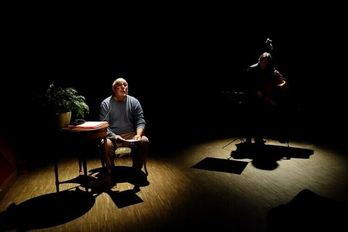 Un jour, il s'est installé - par le Théâtre de l'Entr'Acte