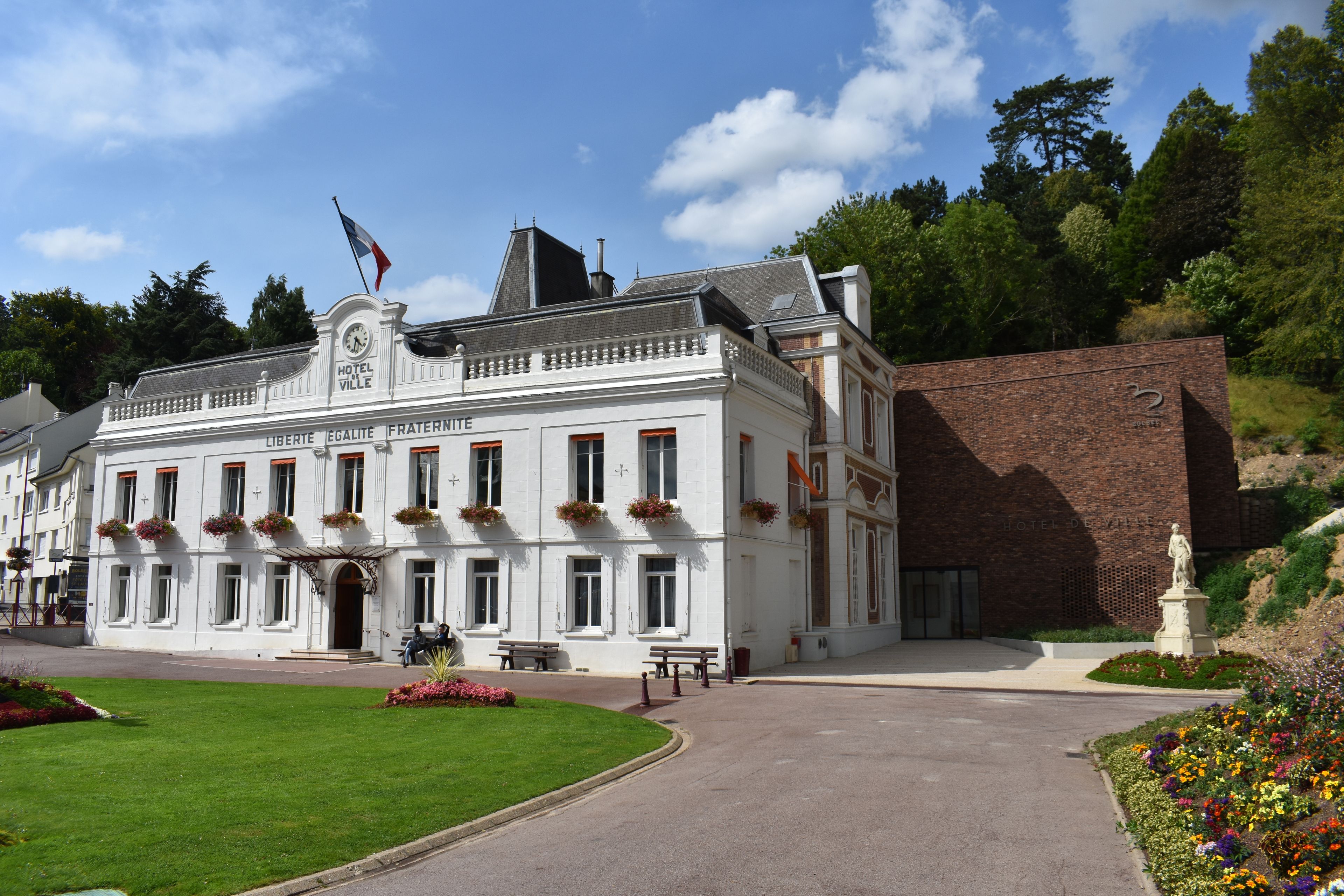 Visite guidée de la salle des mariages et de la bibliothèque patrimoniale