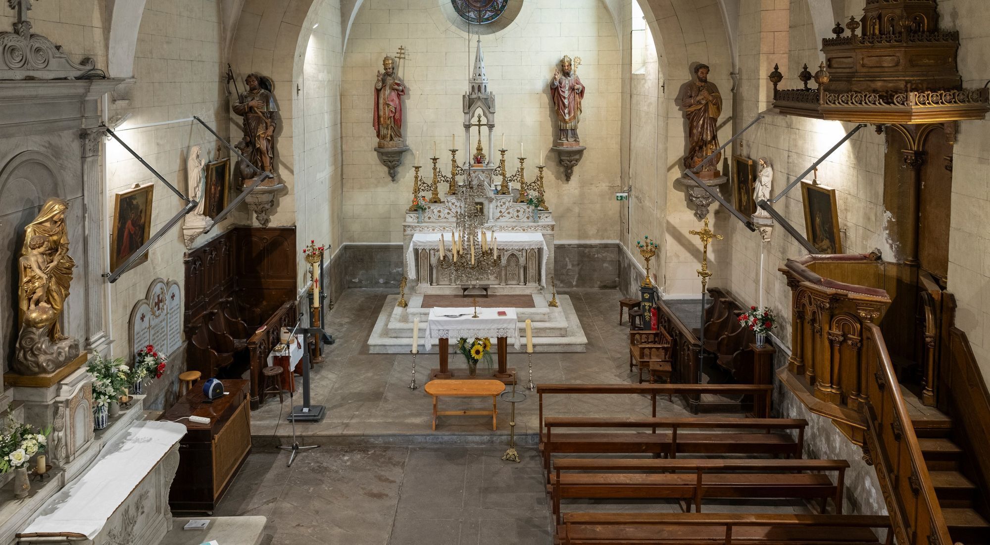 Découvrez le mobilier liturgique remarquable de cette église