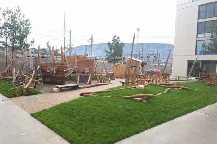 Quelle place de jeux à Surville ?